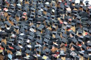 Image with lots of people in graduation caps