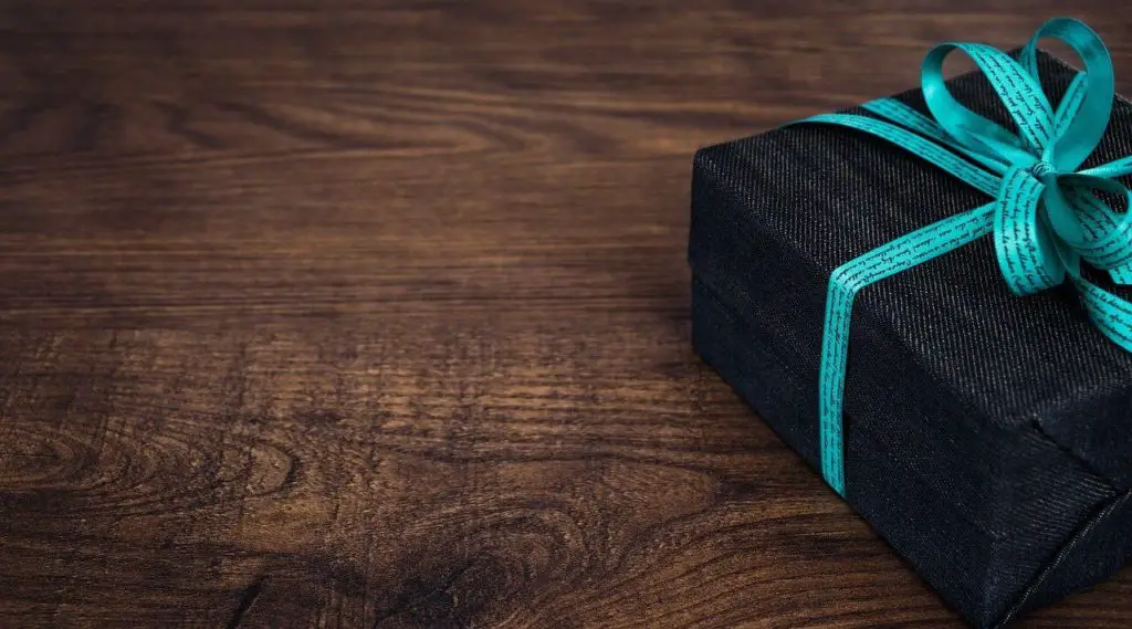 Image with one gift for a man