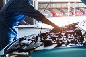 Image of man fixing car - 10 reasons not to lease a car