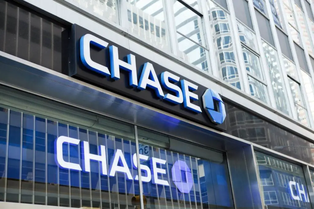 Image of a chase building for chase credit cards
